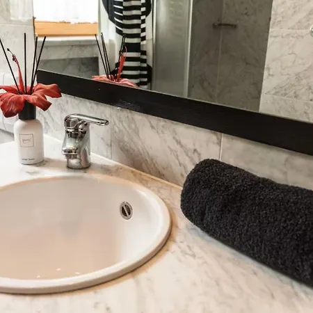 Alpine Escape - 2bdr, Jacuzzi & Sauna Apartamento *