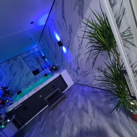 Apartamento Alpine Escape - 2bdr, Jacuzzi & Sauna