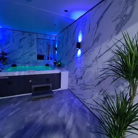 Alpine Escape - 2bdr, Jacuzzi & Sauna