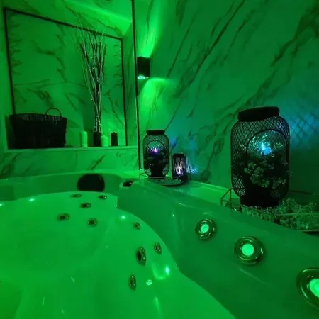 Apartamento Alpine Escape - 2bdr, Jacuzzi & Sauna