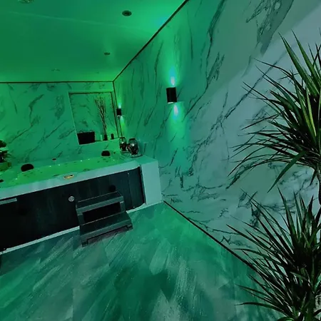 Apartamento Alpine Escape - 2bdr, Jacuzzi & Sauna *
