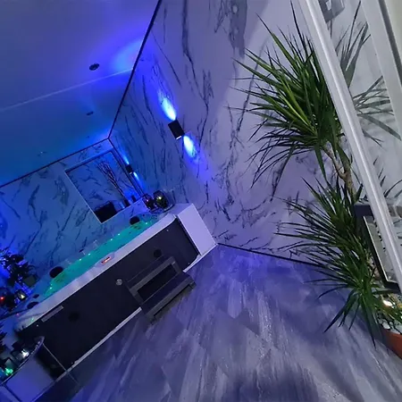 Alpine Escape - 2bdr, Jacuzzi & Sauna Apartamento