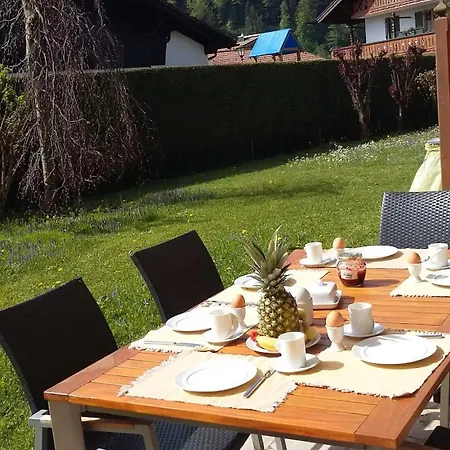 Alpine Escape - 2bdr, Jacuzzi & Sauna Garmisch-Partenkirchen