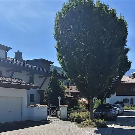 Alpine Escape - 2bdr, Jacuzzi & Sauna Apartamento